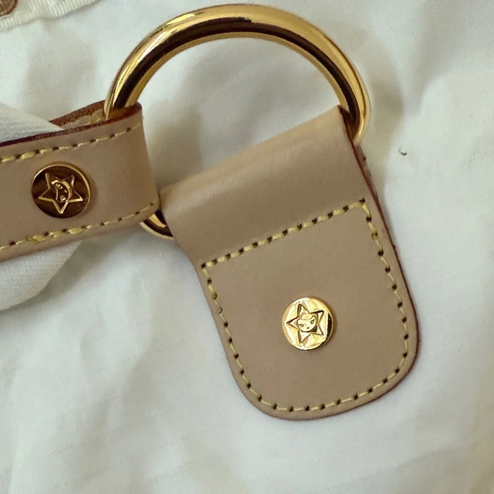 Lesportsac x Tokidoki White Duffle Bag with Strap - Picture 4 of 14